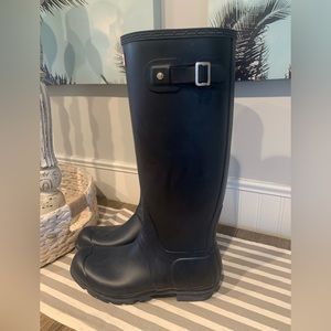 Hunter navy blue rain boots. Wore twice. Been sitting in closet